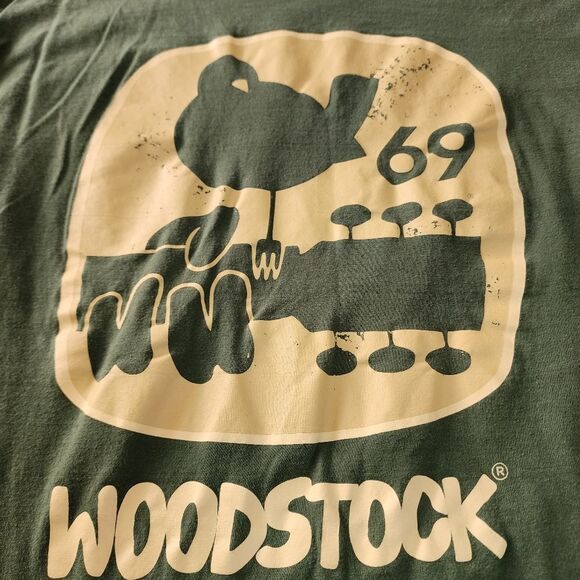 Station Casinos 2019 Woodstock Green Rubber Tshirt With Graphics Size Large - Picture 2 of 7